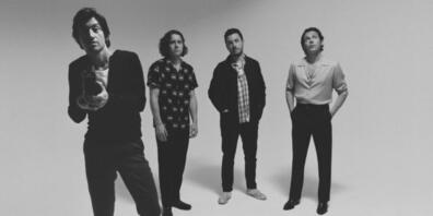 HANDOUT - Die britische Alternative-Rock-Band Arctic Monkeys verzaubern ihr Fans immer wieder mit ihrem neuen Stil. Vielleicht auch bei ihrem neuen Album «The Car», das am Freitag (21.10.) erscheint. Foto: Zackery Michael/Domino Records/dpa - ACHT...