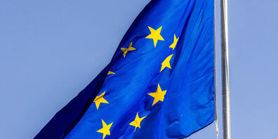 ARCHIV - Weite Teile des norddeutschen Zugnetzes lagen nach der Durchtrennung zweier wichtiger Kabel lahm. Die EU will die kritische Infrastruktur nun besser schützen. Foto: Philipp von Ditfurth/dpa