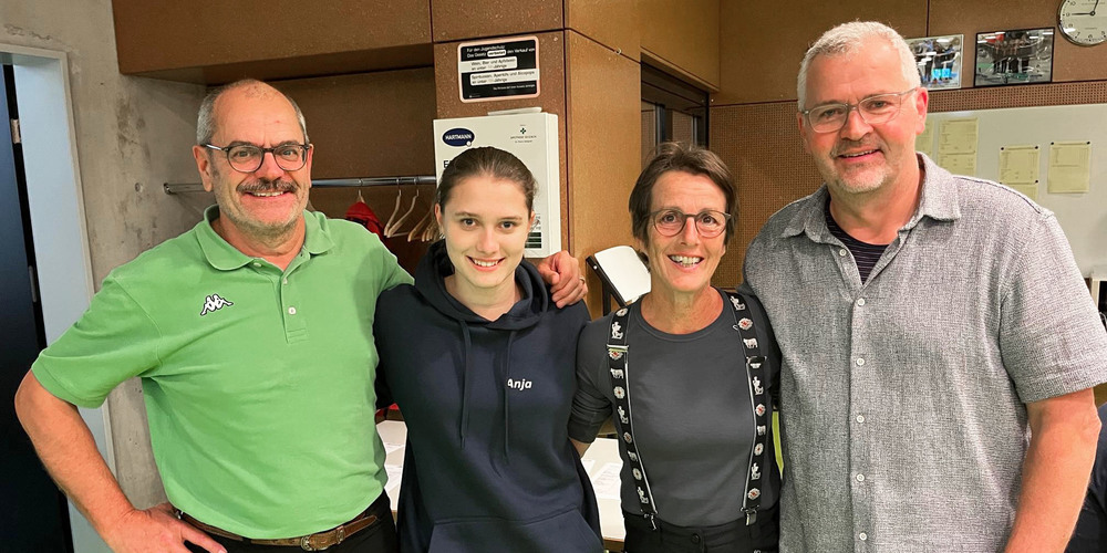 Das Siegerteam des Eröffnungsturniers  (von links) Martin Schwaninger, Anja von Arx, Karin Gabrieli und Skip Marco Gabrieli. 
