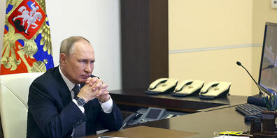 Wladimir Putin hat in vier annektierten ukrainischen Gebieten den Kriegszustand verhängt. Foto: Sergei Ilyin/Pool Sputnik Kremlin/AP/dpa