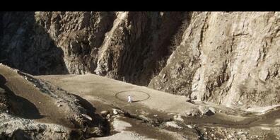 Wie die Welt einmal aussehen könnte: "Hyper Zone" wurde im entleerten Stausee im Verzascatal gedreht.