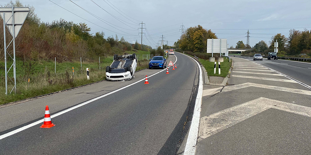 Der Fahrer hatte wohl einen Schutzengel – er blieb unverletzt. 