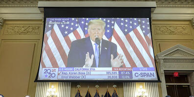 Im Untersuchungsausschuss des US-Repräsentantenhauses zum Sturm auf das Kapitol war Ex-US-Präsident Donald Trump bisher nur im Video zu sehen. Foto: Alex Wong/Pool Getty/AP/dpa