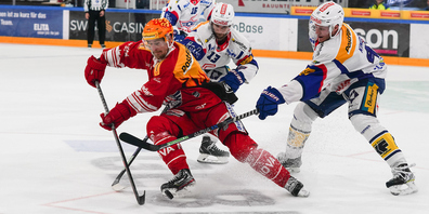 Roman Cervenka gegen drei Klotener. Die SCRJ Lakers setzen sich trotz eher bescheidener Leistung gegen den Aufsteiger durch.