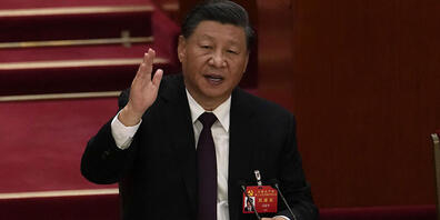 Xi Jinping nimmt an der Abschlusszeremonie des 20. Nationalkongresses der regierenden Kommunistischen Partei teil. Foto: Ng Han Guan/AP/dpa