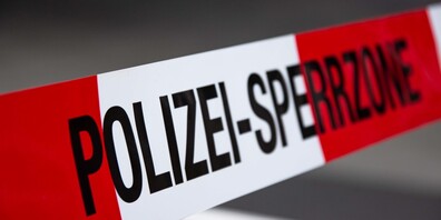 Die Polizeikräfte bleiben vorerst im Einsatz (Symbolbild).