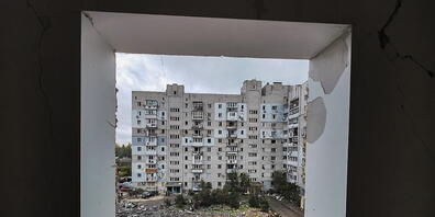 Die deutsche Wirtschaft macht bereits konkrete Pläne für den Wiederaufbau der Ukraine. "Wir müssen Soforthilfe leisten, etwa bei der Infrastruktur oder der Energieversorgung, aber die Zukunft gleich mitdenken", sagte der Geschäftsführer des Ost-Au...