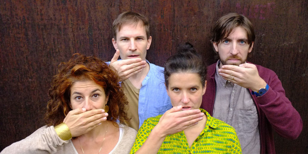 Das Gesangs- und Schauspielquartett Urstimmen singt im Kellertheater Rosengarten in Grüsch lauter Lieblingslieder. 