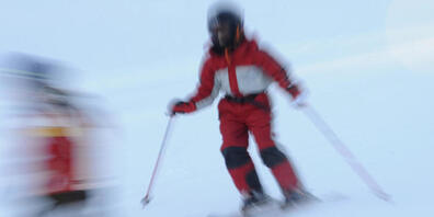Nach dem tödlichen Skiunfall eines Mädchens muss der Prozess gegen den Pistenchef nochmals aufgerollt werden. (Symbolbild)