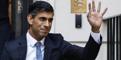 Rishi Sunak, ehemaliger Finanzminister von Großbritannien, winkt, als er die Parteizentrale der Konservativen Partei verlässt. Foto: David Cliff/AP/dpa