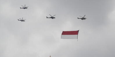 Bei einem Brand auf einem Schiff in Indonesien sind mindestens 13 Menschen ums Leben gekommen. Die übrigen 241 Passagiere seien am Montag lebend von den Rettungsmannschaften geborgen worden. (Archivbild)