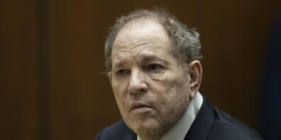 Bei dem Prozess in Los Angeles gegen den früheren Filmproduzenten Harvey Weinstein hat die Staatsanwaltschaft dem Angeklagten vorgeworfen, seine Macht in Hollywood systematisch genutzt zu haben, um Frauen zu vergewaltigen.