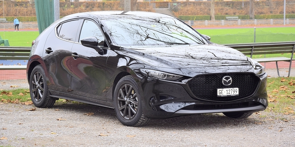 Der Mazda 3 steht für das bewährte Konzept der fünftürigen Limousinen, die ihren Platzzunehmend an die so genannten SUV und Crossover verlieren.