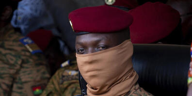 Burkina Faso unter Ibrahim Traoré, der sich im September an die Macht geputscht hatte, hat eine Kampagne gestartet, um 50'000 Zivilisten für den Kampf gegen Dschihadisten zu anzuwerben. (Archivbild)