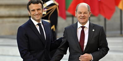 ARCHIV - Emmanuel Macron (l), Präsident von Frankreich, und Bundeskanzler Olaf Scholz (SPD) haben noch Differenzen. Foto: Eric Lalmand/BELGA/dpa
