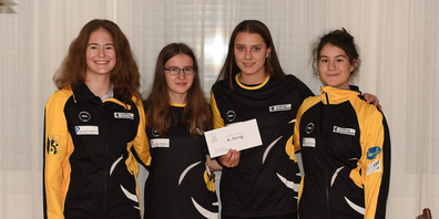 Jana Hoffmann (aus Basel), Jara Lengweiler, Anja von Arx (Skip) und Ladina Blättler (v. l.).