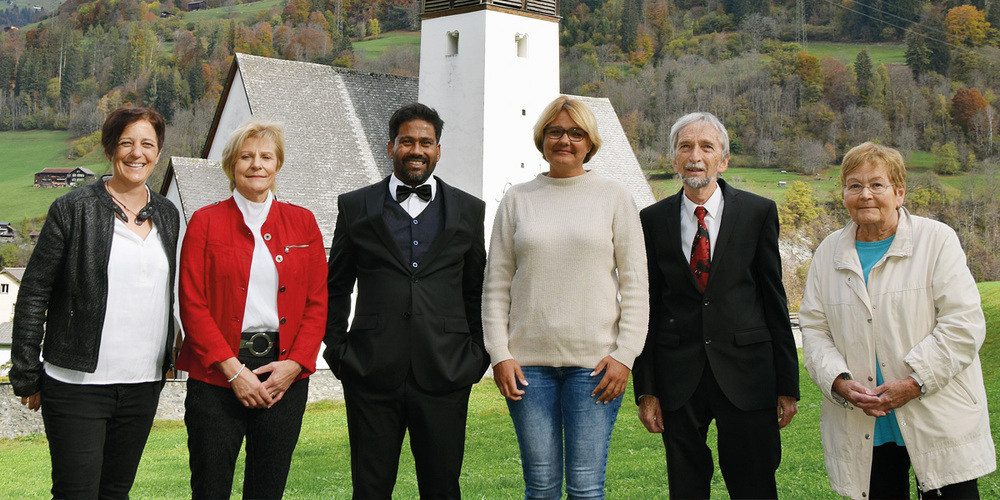 Claudia Heim, Anita Kasper-Niggli, Andy Jecklin, Anita Winzer, Johannes Bühler und Anna Guanella freuen sich, dass die Vakanz ein Ende gefunden hat. 
