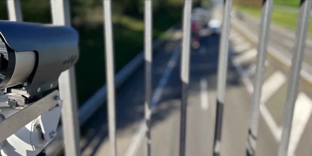 Ab Ende 2022 wird ein neues Messsystem der Kapo SG die Abstände auf St.Galler Autobahnen und Autostrassen kontrollieren.