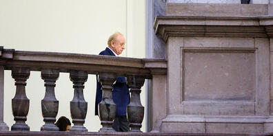 Alfons Schuhbeck, Koch und Unternehmer, verlässt in einer Prozesspause den Gerichtssaal im Landgericht München I. Foto: Matthias Balk/dpa