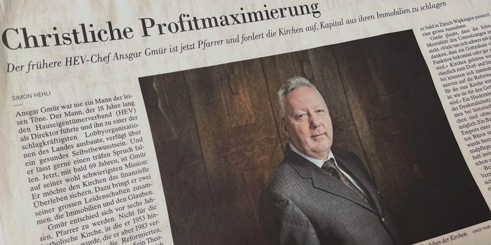 Ex-Direktor des Schweizer Hauseigentümerverbandes (HEV) und heutiger Pfarrer Ansgar Gmür rüttelt das Immobilien-Wesen der Kirchen durch – hier auf einem Bild in der NZZ. 