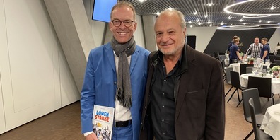 Finanzvorsteher Daniel Leupi (l.) und Schul- und Sportminister  Filippo Leutenegger  hielten ebenfalls eine Rede vor versammelter Prominenz.