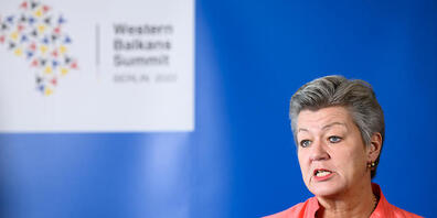 «Derzeit gibt es zu viele Kriminelle, die eine tödliche Waffe in den Händen halten», sagte EU-Innenkommissarin Ylva Johansson. Foto: Bernd von Jutrczenka/dpa