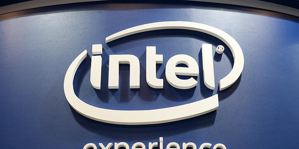 Der amerikanische Chipkonzern Intel spürt die schwache PC-Nachfrage. Intel leitet nun Sparmassnahmen ein. (Archivbild)