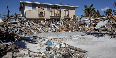 Die Verwüstungen des Hurrikans "Ian" in Florida und weiteren Teilen Nordamerikas belasten die Rechnung des Rückversicherers Swiss Re schwer. (Archivbild)