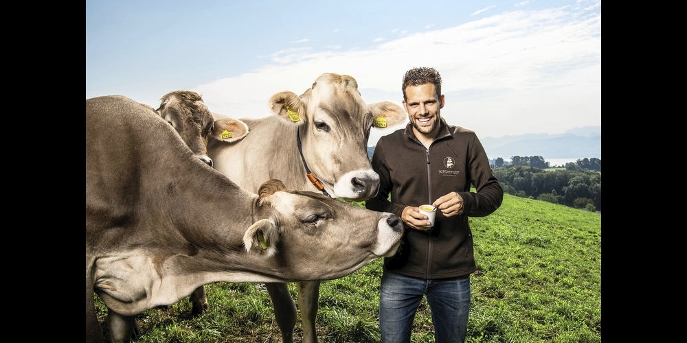 Führt seinen Hof zusammen mit dem Bruder, den Eltern und seiner Frau: Domenik Ledergerber.