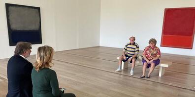 Duane Hansons "Altes Paar" im Rothko-Saal.