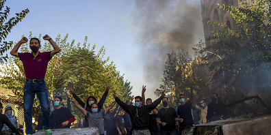dpatopbilder - HANDOUT - Proteste in Teheran. Foto: Uncredited/AP/dpa