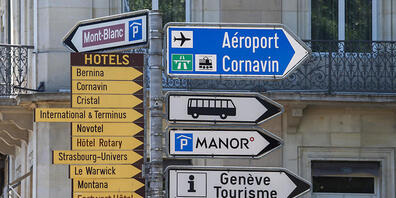 Auch in den Städten haben sich die Umsätze erholt: Wegweiser in Genf. (Archivbild)