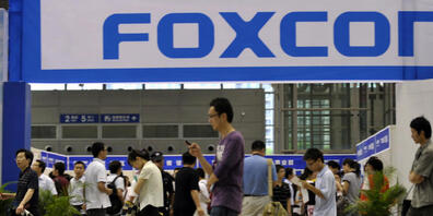 Mitarbeitende des chinesischen iPhone-Zulieferers Foxconn sind wegen der strikten Corona-Politik der Regierung vom Firmengelände geflüchtet. (Archivbild)