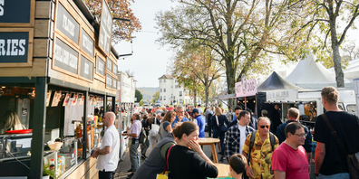 An der Schaffhauser Herbstmesse luden die verschiedensten Essensstände zum Geniessen und Verweilen ein. 