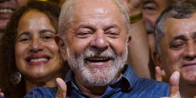 Brasiliens Präsidentschaftskandidat und ehemaliger brasilianischer Präsident Luiz Inacio Lula da Silva von der Arbeiterpartei hält seine erste Rede vor der Presse nach seinem Sieg über den damaligen Präsidenten Bolsonaro von der Liberalen Partei i...