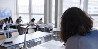 Welche Partei wählt diese Deutschlehrerin? Der Zürcher Kantonsrat will das gar nicht so genau wissen. Er hat die von der SVP geforderte "Gesinnungsbefragung" abgelehnt. (Symbolbild)