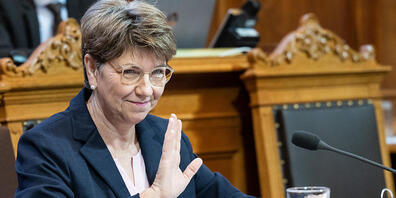 Bundesrätin Viola Amherd ist am Sonntag positiv auf Covid-19 getestet worden. Sie befindet sich in Isolation und wird wird am Mittwoch voraussichtlich online an der Bundesratssitzung teilnehmen. (Archivbild)