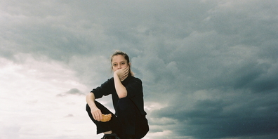 In ihrem neuen Solo-Programm ist Slam-Poetin Lara Stoll nun am «Gipfel der Freude» angekommen.