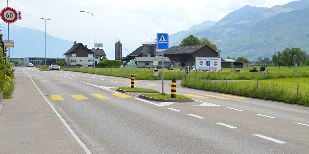 Die Fussgänger werden in Zukunft beim Überqueren des Zebrastreifens nicht mehr vor einem Zaun stehengelassen, sondern können ihren Weg auf einem zwei Meter breiten Trottoir in Richtung Hauhusengasse weitergehen.
