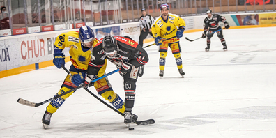 Ungleiche Spiesse: Der EHC Arosa (in Gelb) startet mit anderen Voraussetzungen in die Saison als der EHC Chur.