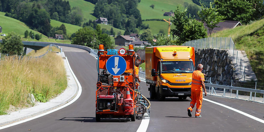Die neue Umfahrungsstrasse für Wattwil bekommt den letzten Schliff. Am Donnerstagabend rollen die ersten Autos über die neue Strasse.