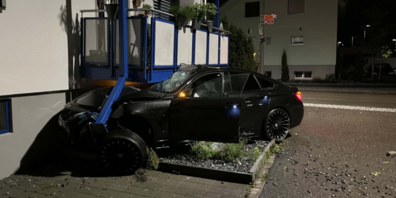 Am Haus und am Auto entstand Sachschaden im Wert von mehreren zehntausend Franken.