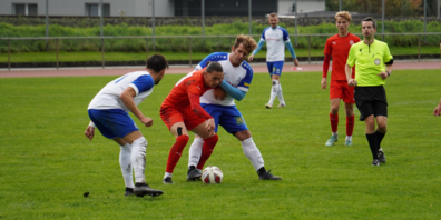 Auch Spielertrainer Besart Shoshi (Mitte) konnte seine Mannschaft nach seiner Einwechslung nicht mehr aufrütteln. 