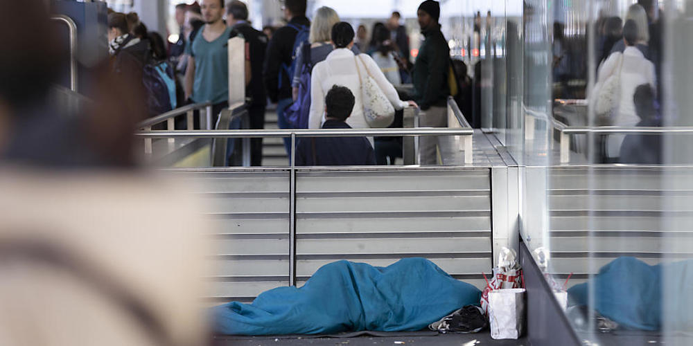 Wohnungs- und Obdachlose in der Stadt Zürich stehen unter zunehmendem psychosozialen Druck, wie eine Studie zeigt. (Symbolbild)