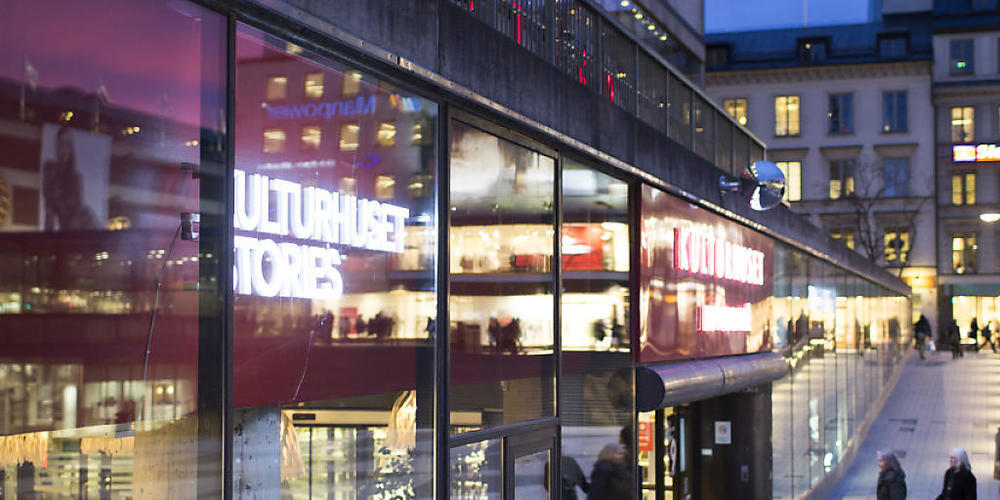 Die Inflation in Schweden galoppiert. Nun hat die Schwedische Zentralbank reagiert und den Leitzins gleich um 100 Basispunkte erhöht. Bild aus der schwedischen Hauptstadt Stockholm. (Archivbild)