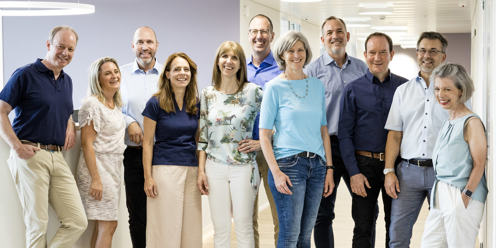 Die Ärzte im Tumor- und Brustzentrum Ostschweiz: vl. Florian Otto, Verena Egidy-Pioch, Michael Knauer, Rahel Hiltebrand, Isabella Schönenberger, Patrik Weder, Iris Müller-Käser, Markus Niemeyer, Friedemann Honecker, Thomas Ruhstaller, Barbara Bolliger; dazu kommen noch Angelika Bickel und Salome Esther Riniker