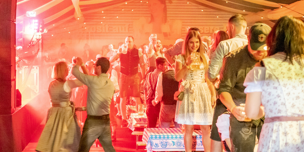 SEEDAMM PLAZA Oktoberfest: Wie jedes Jahr sind die 10er-Tische äusserst begehrt. 