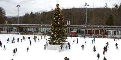 Trotz drohender Energiemangellage: Den Start der Eislaufsaison will der Stadtrat von Zürich nicht verschieben. (Archivbild)