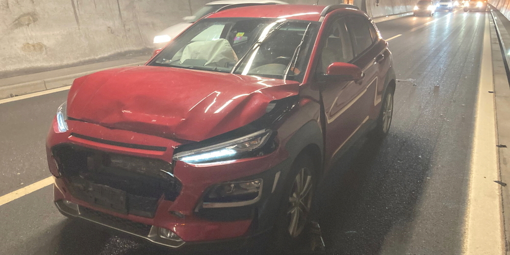 Eine Autofahrerin bemerkte zu spät, dass das Auto vor ihr unvermittelt bis zum Stillstand bremste, und prallte ins Heck.