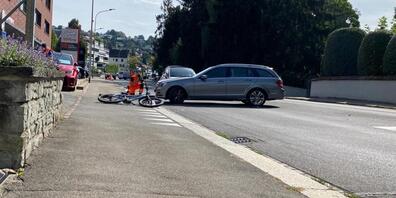 Der Autofahrer bog in Erlenbach nach links ab - und prallte in eine E-Bikefahrerin.